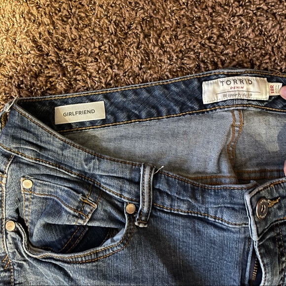 Distressed Girlfriend Jeans - Picture 5 of 7